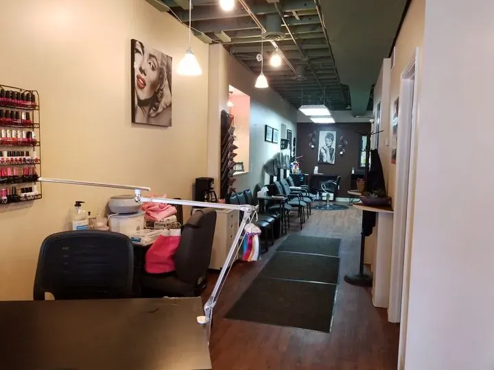 https://cdn.salonspotlight.com/photos/qJZw0KokxqE82omTBkge/da3d1850-7aa7-4722-a2df-0d4b5e53b527_720x720
