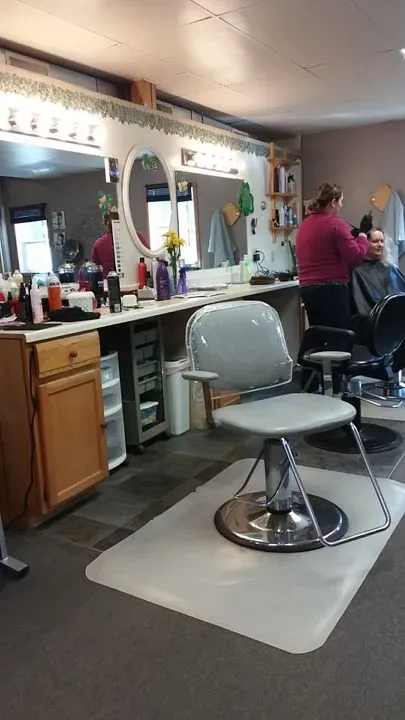 https://cdn.salonspotlight.com/photos/qK7BUooReH0dXNDGNIp2/f368f9c5-2cf9-4126-89de-57e2bfe83796_720x720