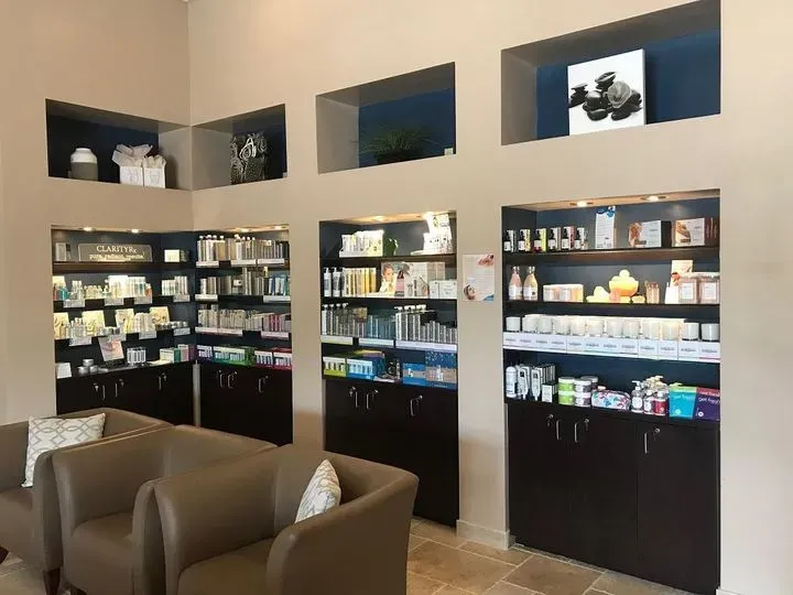 https://cdn.salonspotlight.com/photos/qKcHeJnfsJecAU0BlHL9/3534fb70-b5b7-40dd-9e68-b678255ec4a5_720x720