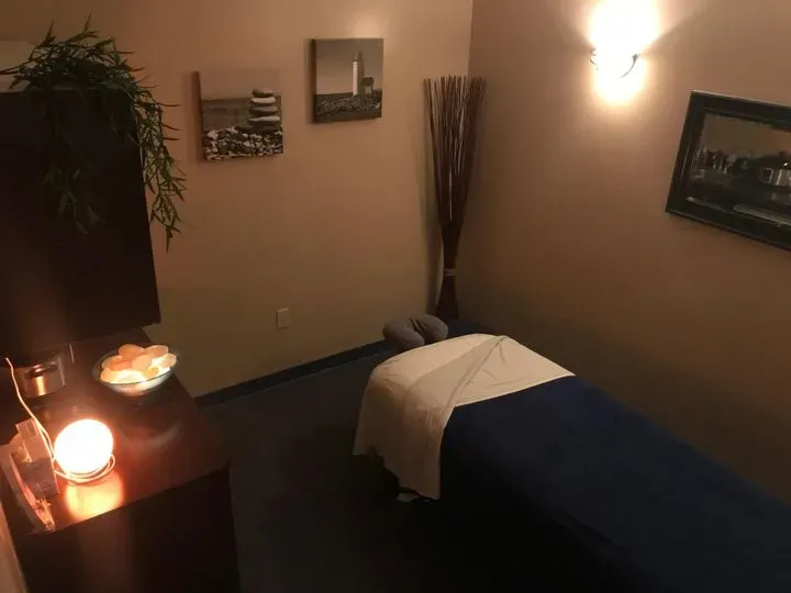 https://cdn.salonspotlight.com/photos/qKcHeJnfsJecAU0BlHL9/41b00cd2-33a1-4e13-8279-f850399e4697_720x720