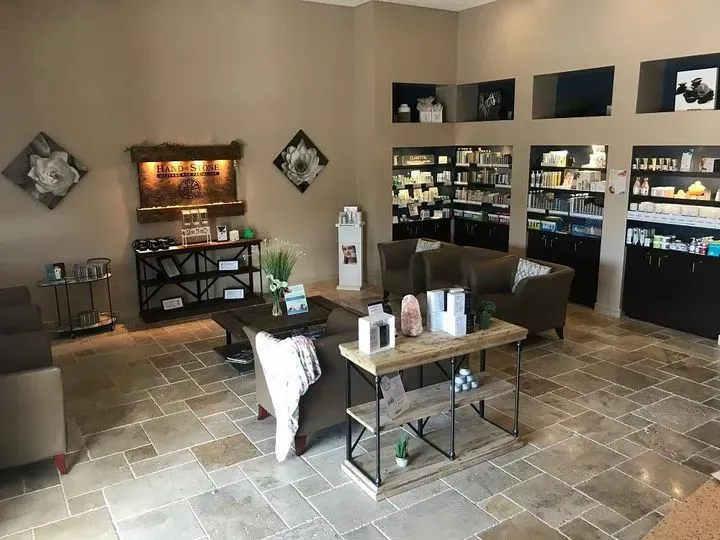 https://cdn.salonspotlight.com/photos/qKcHeJnfsJecAU0BlHL9/80df5d63-8535-4288-af0b-7c93730e41ff_720x720