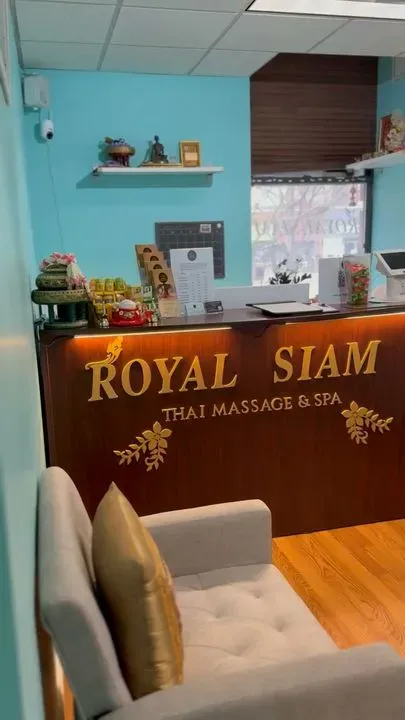 https://cdn.salonspotlight.com/photos/qKdX98F0aOv60p3zNm70/310c746b-0d99-4272-9293-9517273253d6_720x720