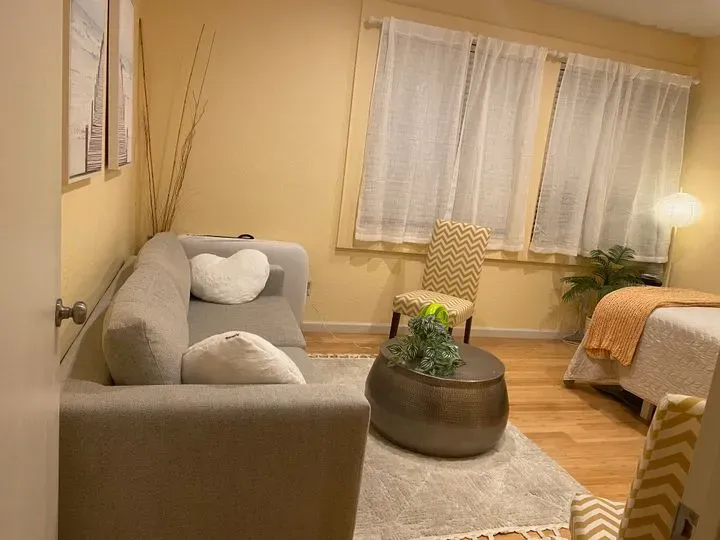 https://cdn.salonspotlight.com/photos/qNHBg2KMa2aYRQYSExju/c70a1021-b099-4ba1-a9ff-64009348bc1e_720x720