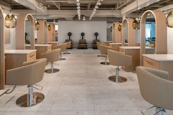 https://cdn.salonspotlight.com/photos/qOVe7jpJsXtgYO975cfP/db24bff2-3af6-46f5-8c6b-c6441b636804_720x720