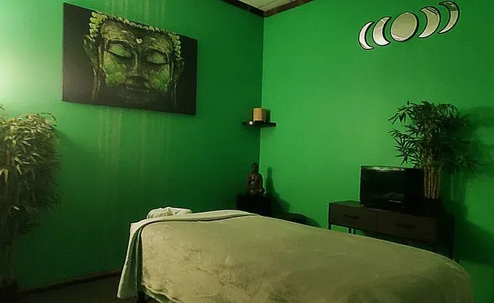 https://cdn.salonspotlight.com/photos/qP17aUaJNbHXDydPiFPb/60cc7268-adb2-47f0-80e0-8dbbf309637e_720x720