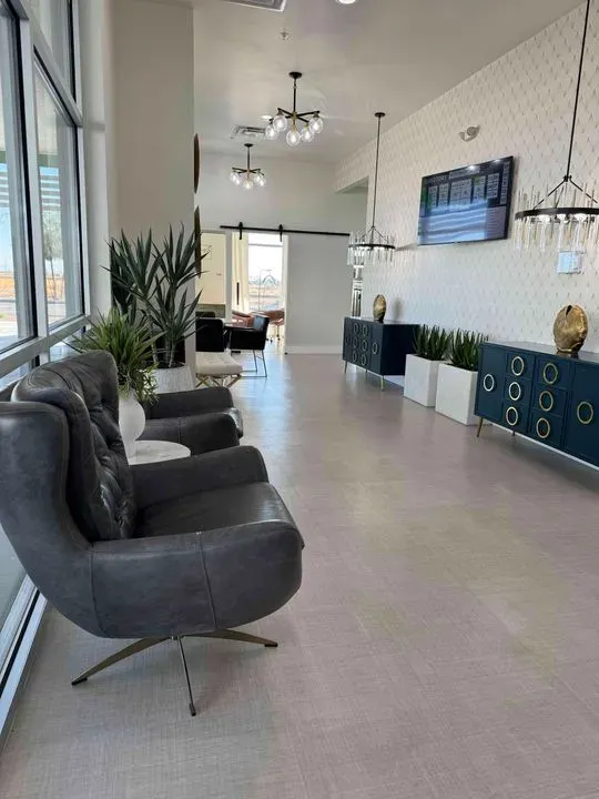 https://cdn.salonspotlight.com/photos/qPAtolQGUdpTOcPkGDlI/5dd16064-74dd-4034-b787-cea52404dd6f_720x720