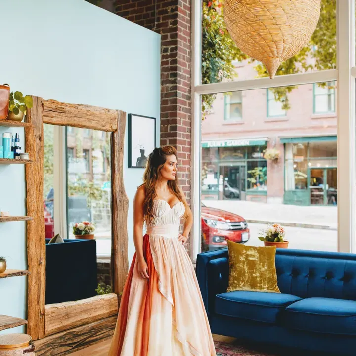 https://cdn.salonspotlight.com/photos/qPCToR4XwNt1xf1EUwgS/5de37d3a-50bf-4f88-8214-85ad2fed54e0_720x720