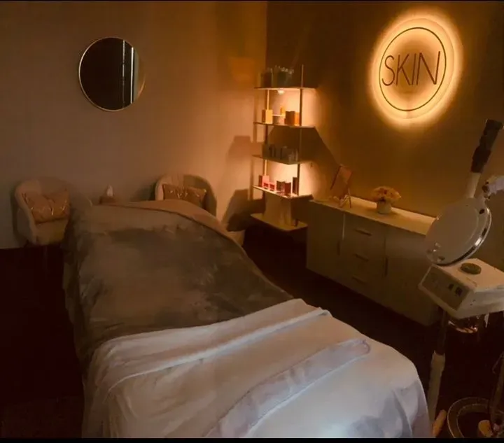 https://cdn.salonspotlight.com/photos/qQT6mtPlcjOCuv94lDUJ/728d1bd4-a63f-42b6-b1a4-b266f8dabc4d_720x720
