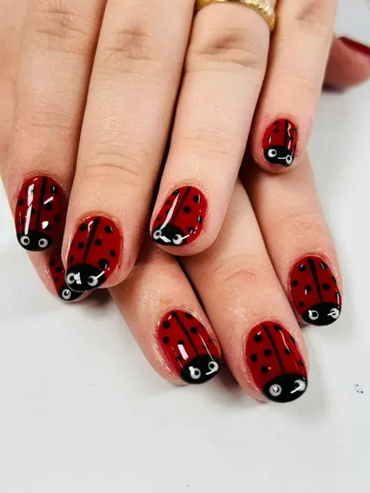 https://cdn.salonspotlight.com/photos/qQxMOkpFk3Ly2EEjUldb/a4143635-076c-4bac-a997-854a0a277fa2_720x720