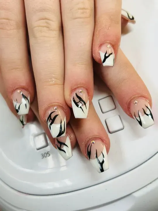 https://cdn.salonspotlight.com/photos/qQxMOkpFk3Ly2EEjUldb/f47f0897-d026-4bc2-8111-b2f4bb7e2166_720x720
