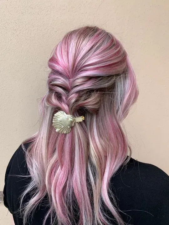 https://cdn.salonspotlight.com/photos/qRmpwnPJRa2pgik4qLb7/ae53ea0d-01ba-4cd6-8b60-06db58bd4099_720x720