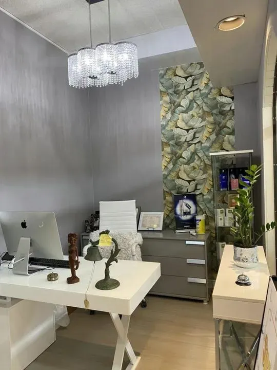 https://cdn.salonspotlight.com/photos/qT5Fc853EO5I7JVwuT2v/868b8940-5521-4706-9d36-6e9c3313574b_720x720