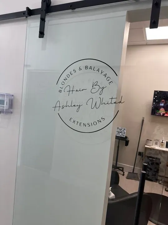 https://cdn.salonspotlight.com/photos/qTgtUg0WwC9AFbWZQ9oY/3c878c55-4e61-4a60-998e-f39c5c3da101_720x720