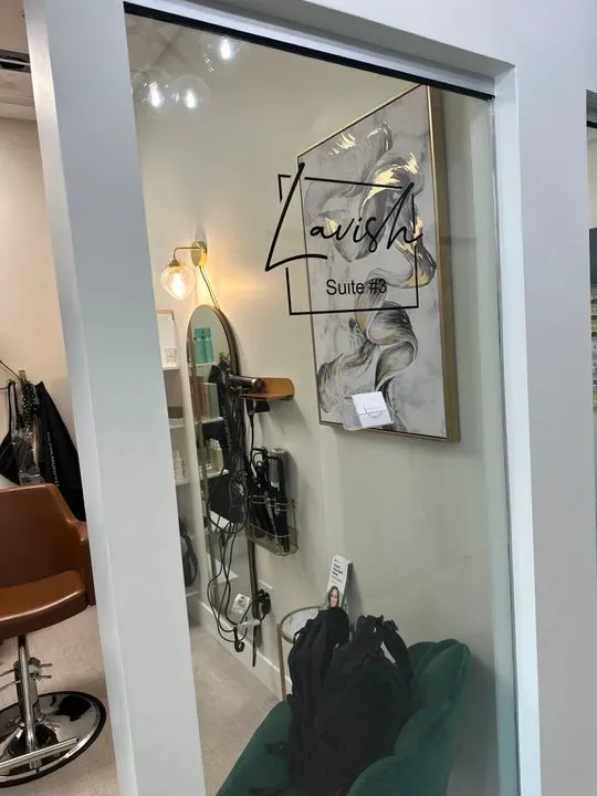 https://cdn.salonspotlight.com/photos/qTgtUg0WwC9AFbWZQ9oY/8aaf99aa-d32b-458d-a614-ba74f8e312e3_720x720