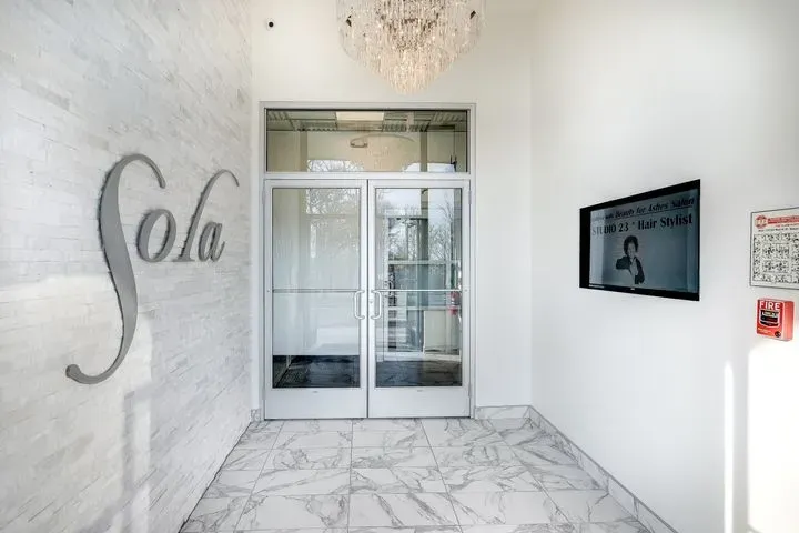https://cdn.salonspotlight.com/photos/qUOSTmLH8cJJYV75zxjD/5c9bb526-e4a5-46fd-8399-6d9c791dcdcc_720x720