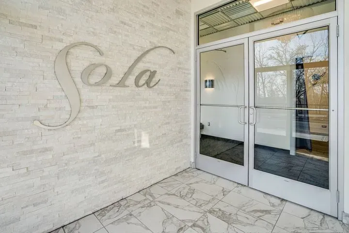 https://cdn.salonspotlight.com/photos/qUOSTmLH8cJJYV75zxjD/d734dacf-60f1-44aa-8991-0580acdb6276_720x720