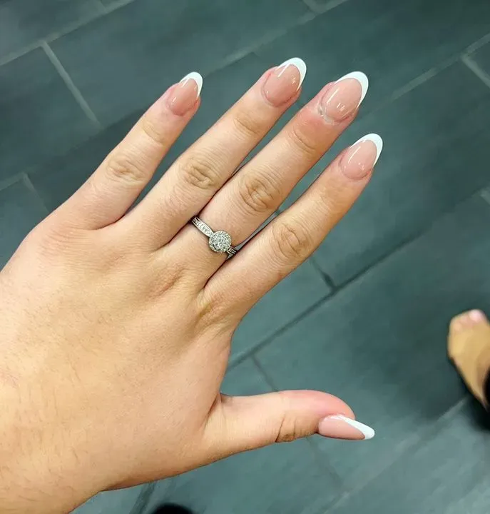 https://cdn.salonspotlight.com/photos/qXi2UepIaRUby0uHp1si/57a4c3c2-2dbb-4a55-818e-a7b0183738b8_720x720