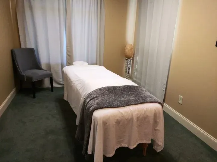 https://cdn.salonspotlight.com/photos/qYFrTHhzVgzPbtBWJRAe/84506d97-1630-43d5-8f75-e12c7fee2237_720x720