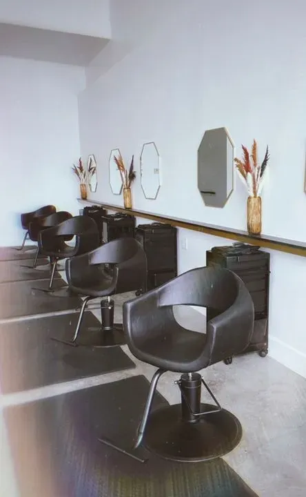 https://cdn.salonspotlight.com/photos/qbDOJJc4euFUShuYFEvj/f9ec7234-43b5-4b7a-943e-7096df77a711_720x720