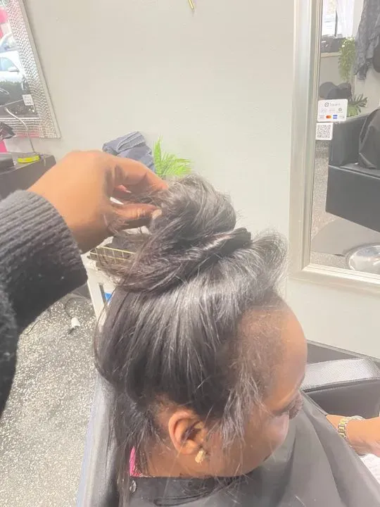 https://cdn.salonspotlight.com/photos/qbhkdYYdmFSdIg4ZTj3g/81b21ea1-590b-413b-ae58-25f8f53b1b13_720x720
