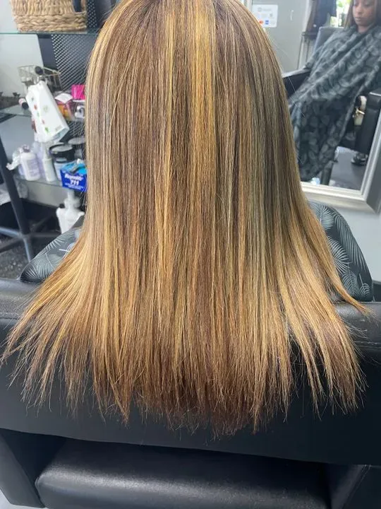 https://cdn.salonspotlight.com/photos/qbhkdYYdmFSdIg4ZTj3g/dedcc1aa-8644-4e79-ab23-9e9a3d741737_720x720