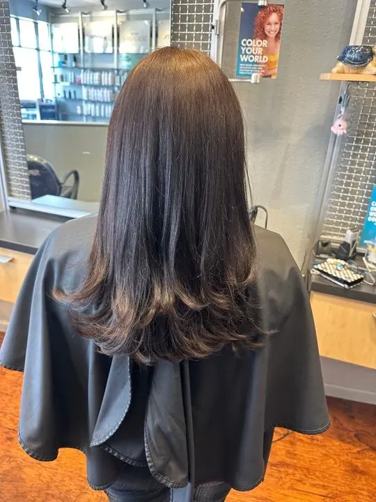 https://cdn.salonspotlight.com/photos/qbyrvFYGfA3JxzkkYm74/2f283a32-eff2-4b5d-9ba9-54b789d9d4bd_720x720