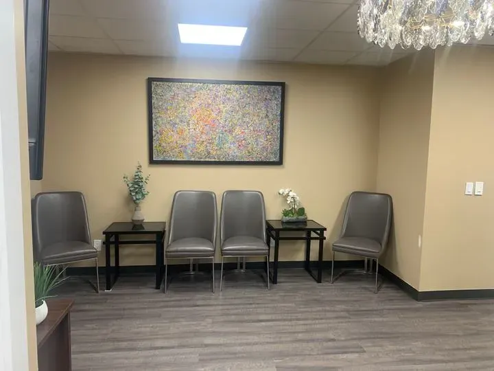 https://cdn.salonspotlight.com/photos/qiaLpe3MSPISC5HY6oUQ/075d2d1c-a523-4277-b303-6f04fb2239c1_720x720