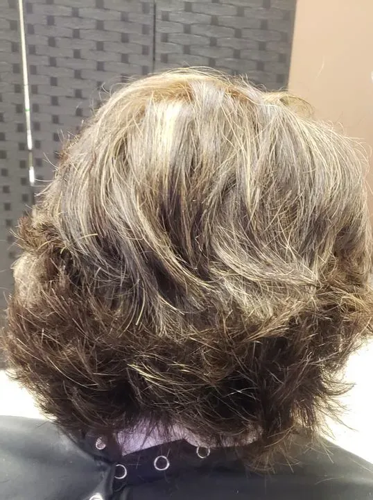 https://cdn.salonspotlight.com/photos/qjvSE0g3XvNEypPa2Rxf/0cb1d003-b0f4-4d16-9926-eb7a43f1f443_720x720