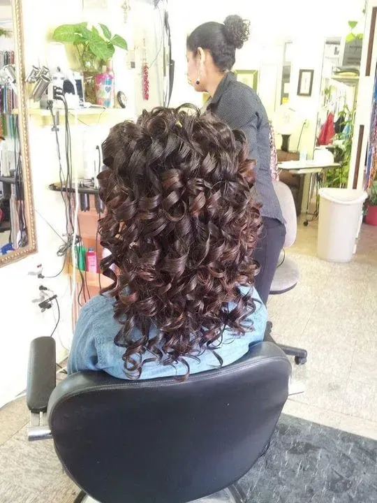 https://cdn.salonspotlight.com/photos/qjvSE0g3XvNEypPa2Rxf/13f46058-377f-48d6-b09d-7abc633f3734_720x720