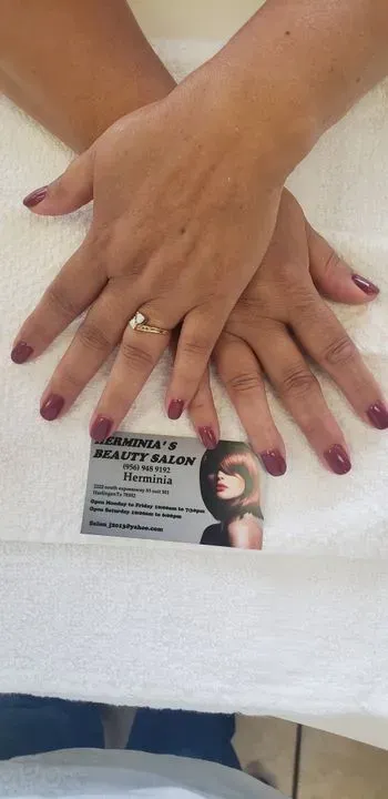 https://cdn.salonspotlight.com/photos/qjvSE0g3XvNEypPa2Rxf/c3d99e5e-8e16-4ec6-b6da-bc6317e87b20_720x720