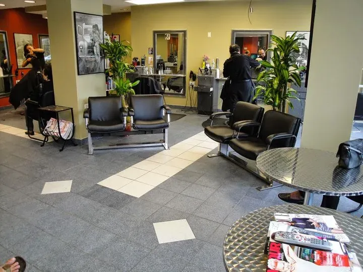 https://cdn.salonspotlight.com/photos/qllBPyFTfuc5ryUwhNaE/cb938591-09ec-49c9-8164-c9d27a4b89d5_720x720