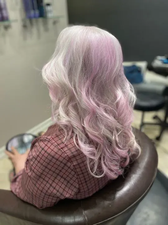 https://cdn.salonspotlight.com/photos/qm6PXqh5RoxBBumQCVdX/beb744c0-75ec-40c6-9a5a-ceecb26a2c34_720x720