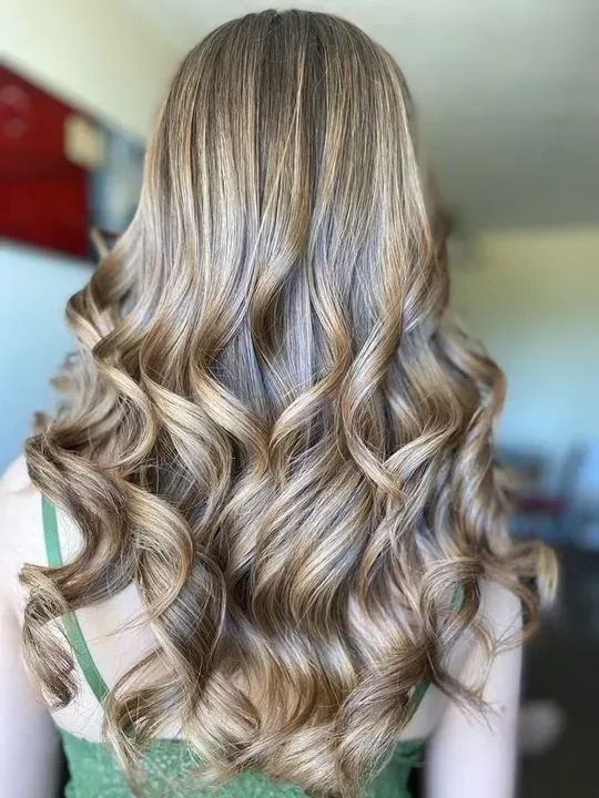 https://cdn.salonspotlight.com/photos/qm6PXqh5RoxBBumQCVdX/da4cc98c-b577-4b46-9cbb-8db022a638f0_720x720