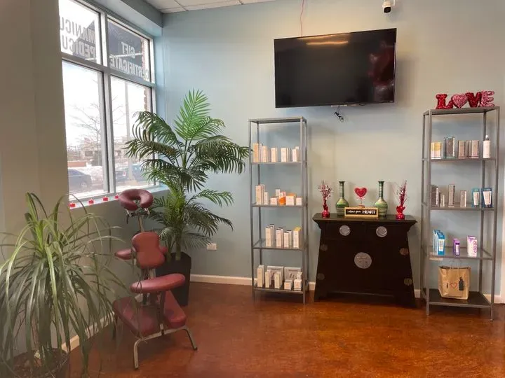 https://cdn.salonspotlight.com/photos/qnf7F2C20cuHtBSjt21L/e10dcdbd-58fa-4019-9c0b-6d8f79c64f84_720x720