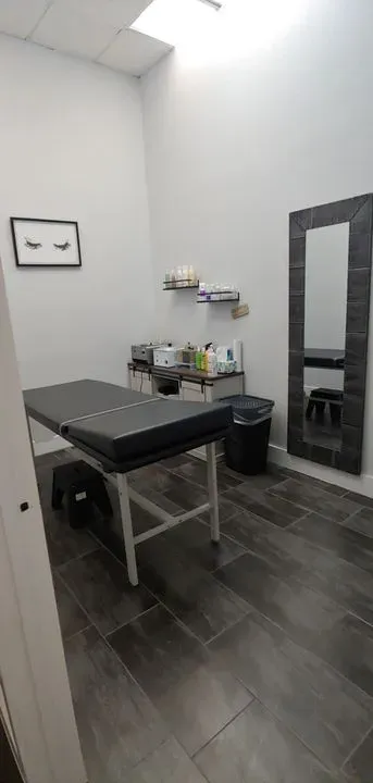 https://cdn.salonspotlight.com/photos/qoQ1Jdh0wtprK1Wh0buB/14e6261a-d3c7-4130-8899-afc02b6b4408_720x720