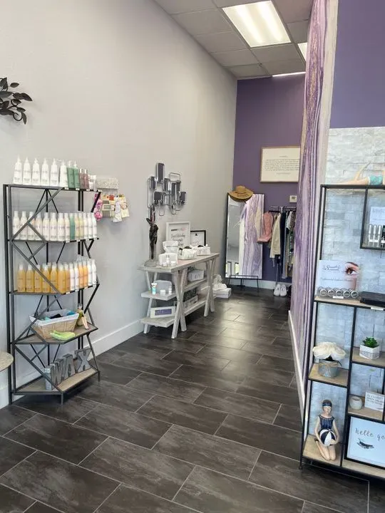 https://cdn.salonspotlight.com/photos/qoQ1Jdh0wtprK1Wh0buB/572a57d9-db91-4922-a296-276e3ef9766a_720x720