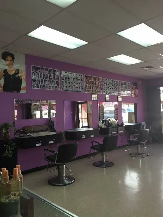 https://cdn.salonspotlight.com/photos/qooQiU6MF1GI216dRYah/957ff51d-e50b-49b4-bebd-f1555a042941_720x720