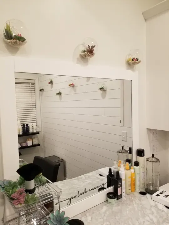 https://cdn.salonspotlight.com/photos/qpWwzpRR2staBHnPLqzD/87894628-3fce-475b-b750-cf9d73b29a64_720x720