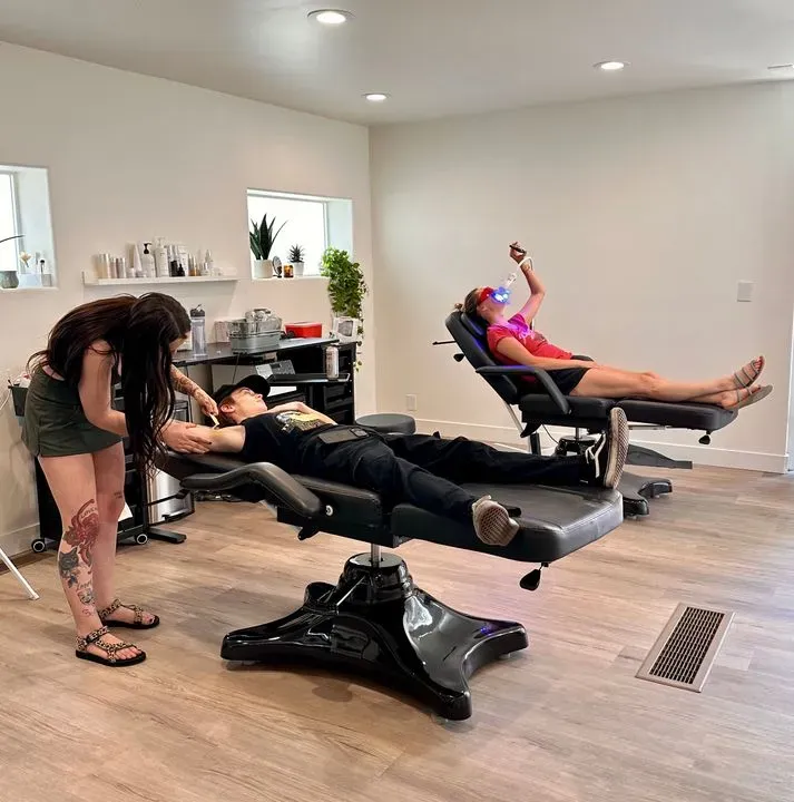 https://cdn.salonspotlight.com/photos/qshCR9bkKdSZacc3xPJA/ac51ce20-0eb4-4583-9137-4d18e630e141_720x720