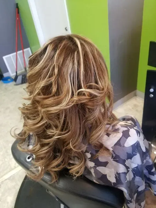 https://cdn.salonspotlight.com/photos/qtC6uEauEG1w8bC7Ez7I/ad45c935-5183-43e0-a963-59e42c66d1cb_720x720