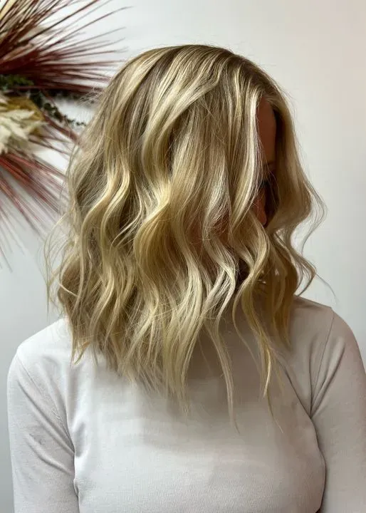 https://cdn.salonspotlight.com/photos/qtmf2yJD3ViOeXZDjgjd/57b5ae10-033f-4aa5-a5ae-789f5aa9e97f_720x720