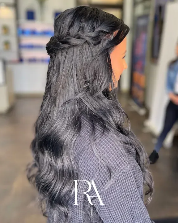 https://cdn.salonspotlight.com/photos/quWEaF6C8roPafaeCCxS/3da4b6a0-7b7d-444a-9674-cfaa87c95411_720x720