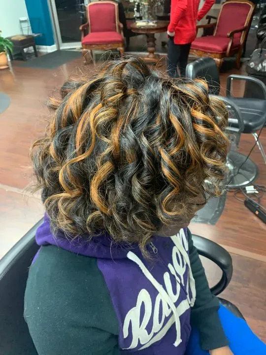 https://cdn.salonspotlight.com/photos/qwd5T3FrRlgid4AjJSvn/16810573-e422-49e9-83b5-cebe917285e3_720x720