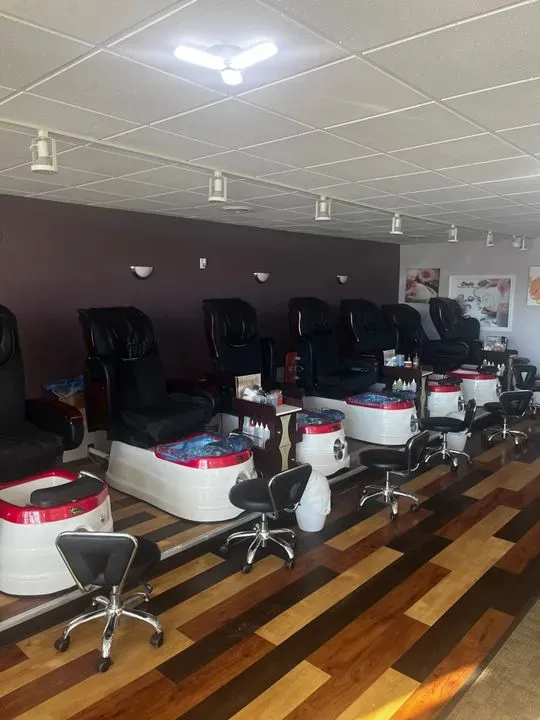https://cdn.salonspotlight.com/photos/r0dEnQufSQLKzg5nFmB9/d9b81aec-d4b5-4b76-a704-9fb2b8c7bb0f_720x720