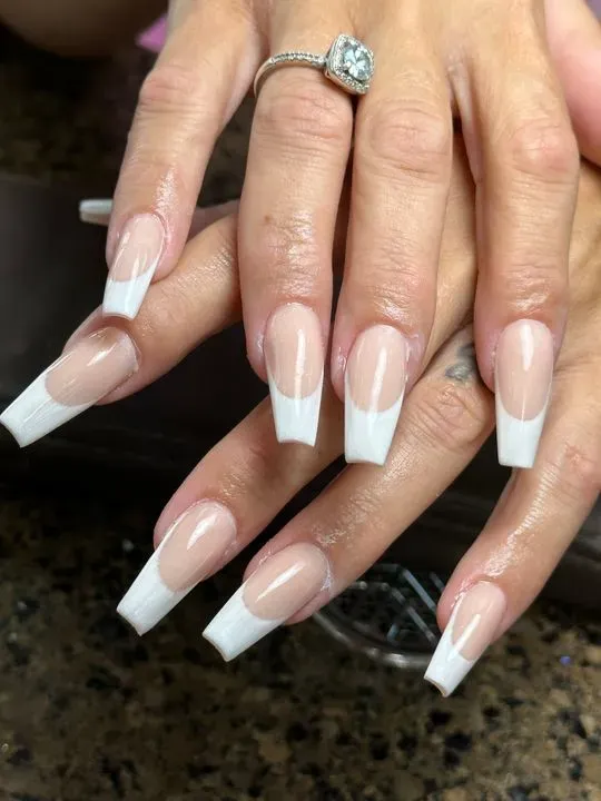 https://cdn.salonspotlight.com/photos/r0hUbdoneNrLwXezdaEr/450db0c9-8392-442c-add1-48f284b8d277_720x720