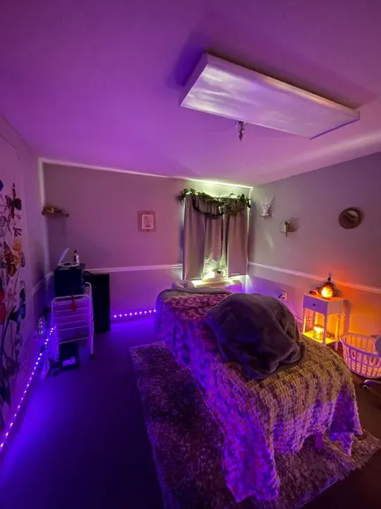 https://cdn.salonspotlight.com/photos/r1ZKxtRGBEfvjR3r9Uv4/b4d38e6f-9cc5-41bb-a1ac-23428cecfedf_720x720