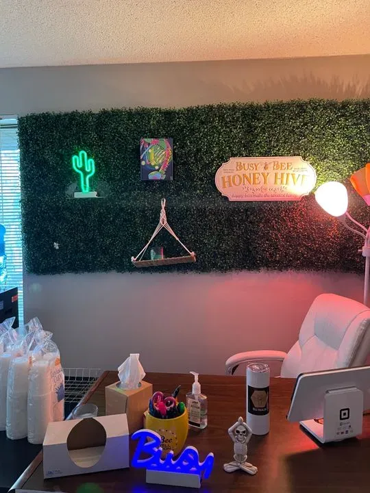 https://cdn.salonspotlight.com/photos/r1ZKxtRGBEfvjR3r9Uv4/ed4dcfb1-6463-4326-9ee9-5e2d05b5903d_720x720