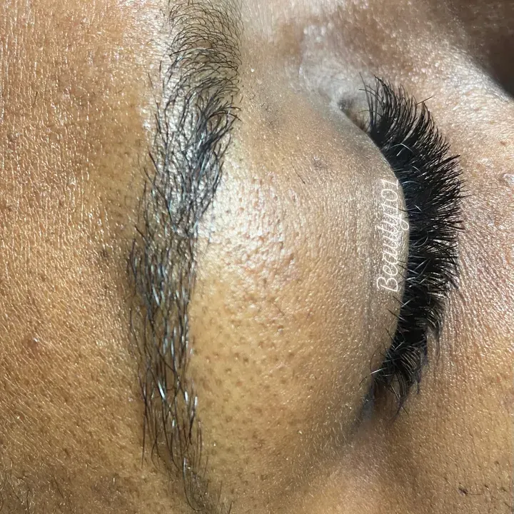 https://cdn.salonspotlight.com/photos/r1dN0z13ZNRYKe9aZV97/eec40786-be7a-42f9-ade4-a942033a5242_720x720