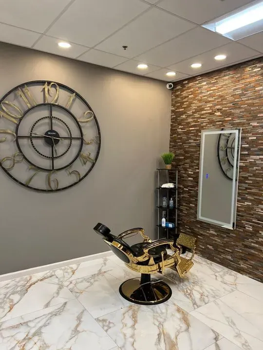 https://cdn.salonspotlight.com/photos/r240F3ayrposFdHNV07r/6b0c4230-476a-4276-8859-c74b76a7cd72_720x720
