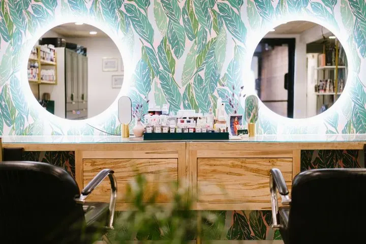 https://cdn.salonspotlight.com/photos/r4Ls1C31GMIJsLQKMQj3/06d125dc-50da-4a01-9136-a693ca1dcb29_720x720